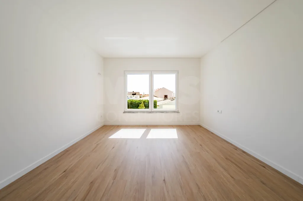 Moradia T3+2 Moderna com Vista Mar e Terraço Panorâmico
