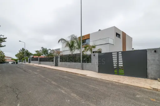 Moradia de Luxo T5 + 1 em Cascais