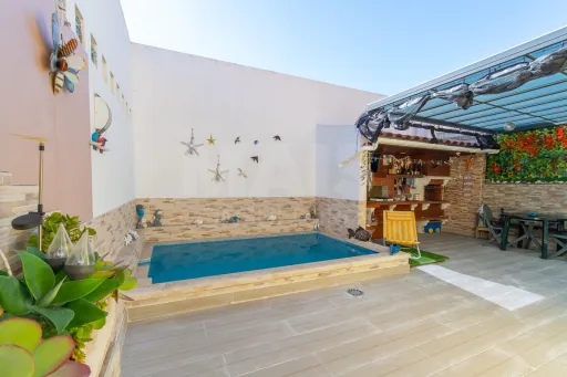 Moradia T2+2 totalmente remodelada com piscina aquecida no Porto Alto