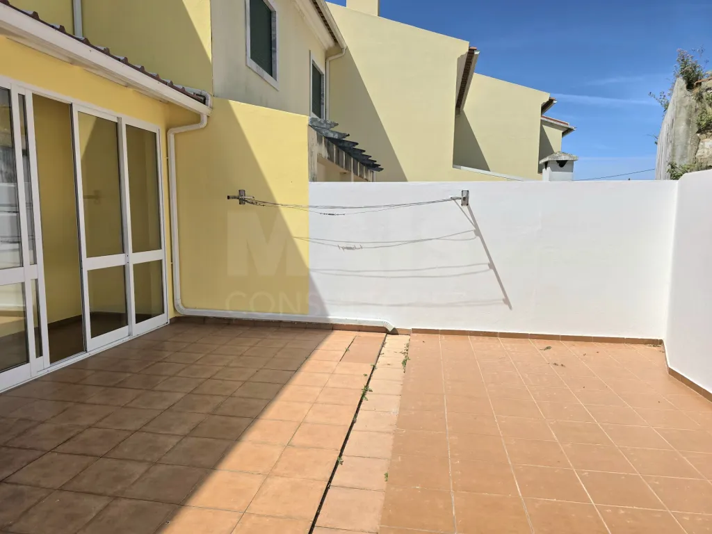 Moradia T4 com Terraço, Jardim e Garagem Fechada – Vale Maceira, Alfeizerão
