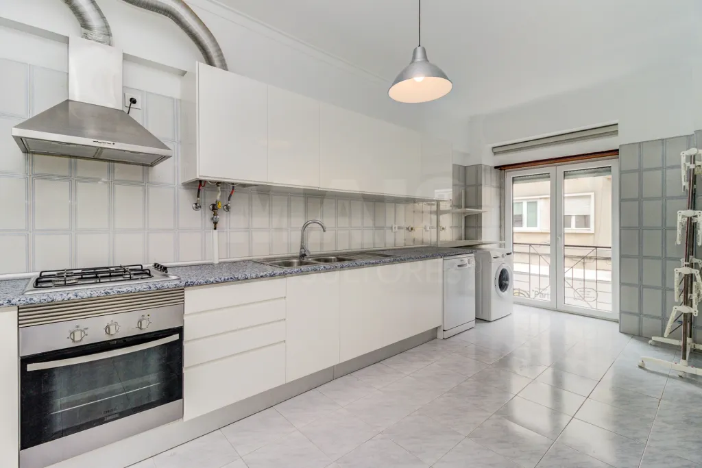 2 bedroom apartment with garage in Campo de Ourique