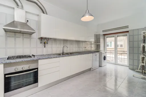 Apartamento T2 com garagem em Campo de Ourique