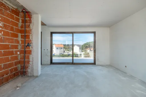Moradia T3 (3 Suítes) com piscina e jardim - Salir do Porto