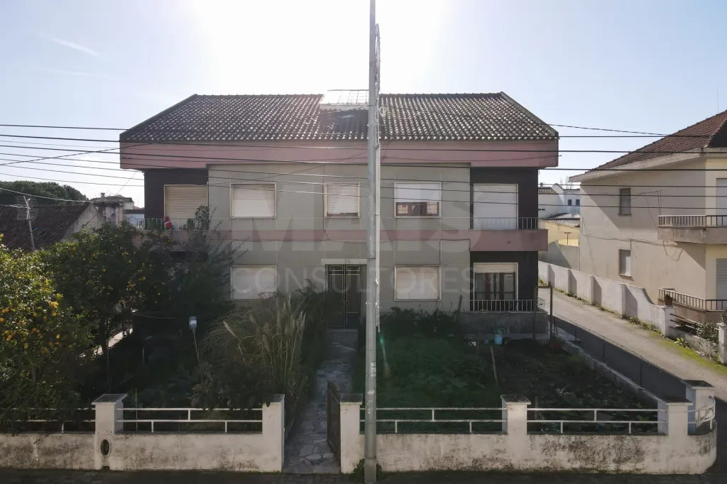 Prédio com garagens no Porto Alto, Samora Correia