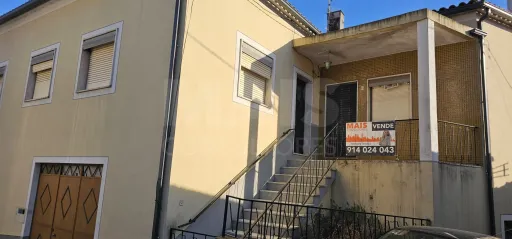 Moradia 2 Pisos centro Peroviseu c/ Terreno 500m2 e Garagem