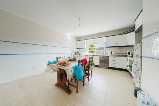 Moradia T3 inserida num terreno com 2516m2