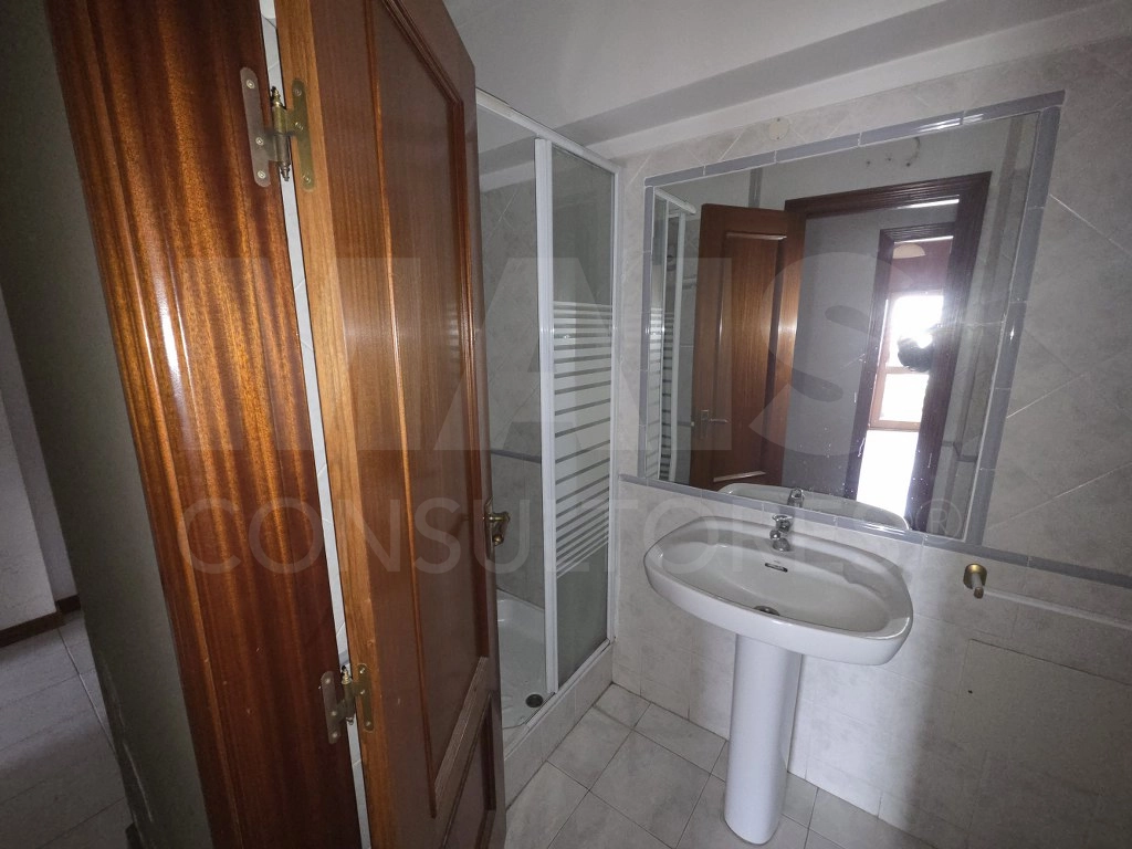 🏠 Apartamento T3 Estratégico no Carregado – Conectividade e Comodidade