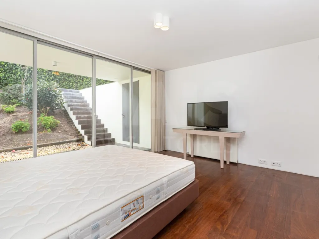 Single-story 4-bedroom house in an exclusive resort