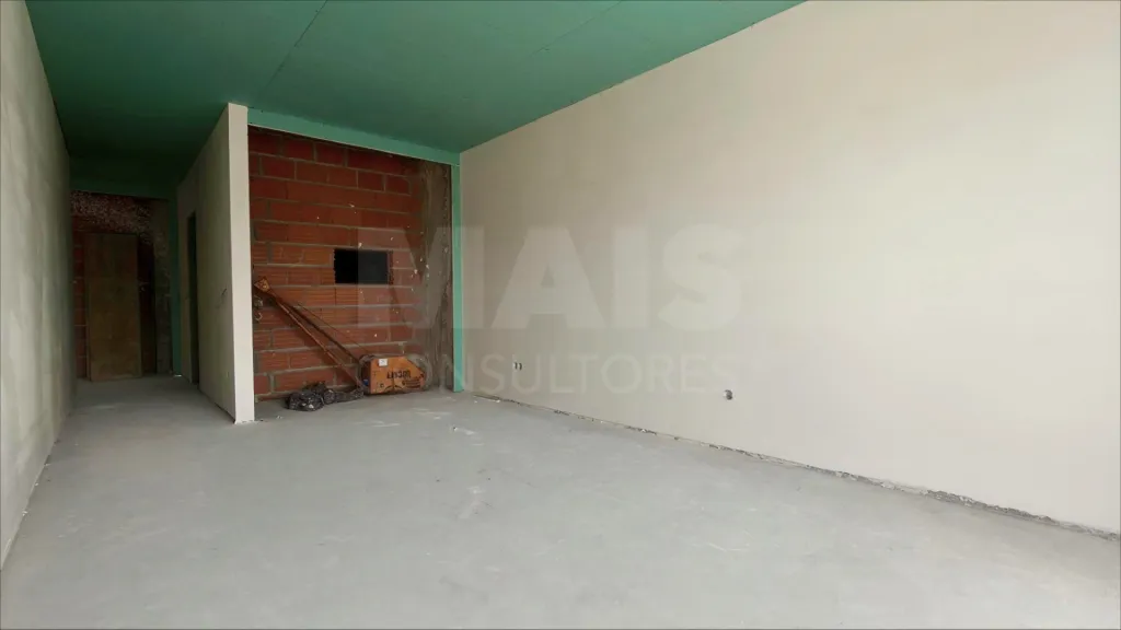 Moradia T4 c/ 1 Master Suite + 2 Suites, Jardim & Parqueamento !