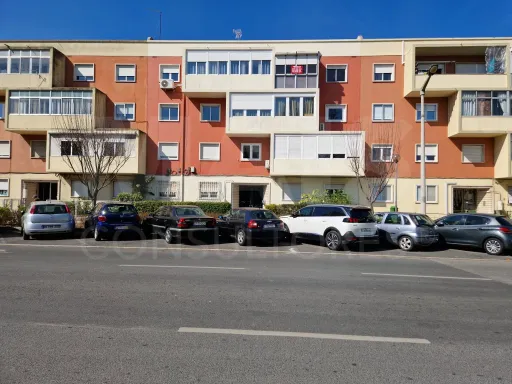 Apartamento de 3 assoalhadas junto ao Metro da Pontinha