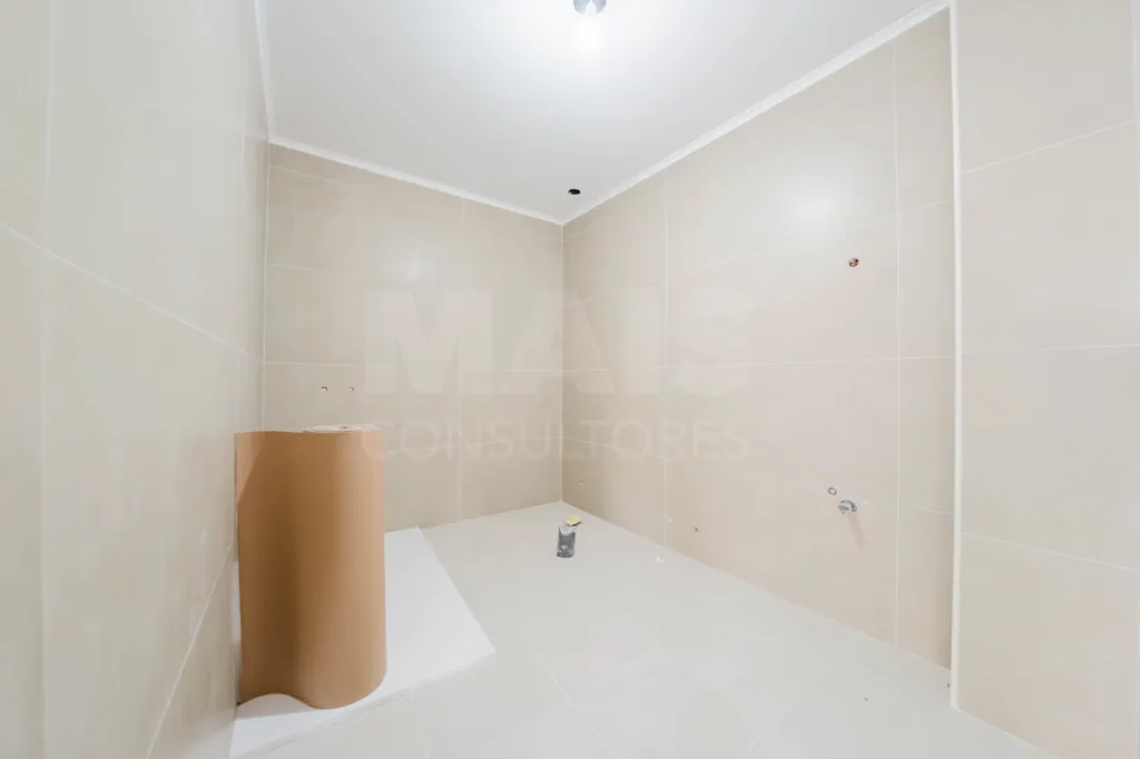 Loja de 214 m² com Potencial para Apartamento T4 ou Dois Apartamentos – Excelente Oportunidade de Investimento