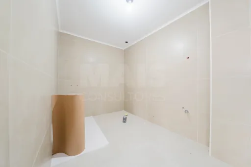 214 m² Store with Potential to Be Converted into a 4-Bedroom Apartment or Two Apartments – Excellent Investment Opportunity