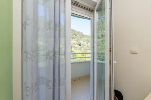 Apartamento T3 com box e vista rio em Vila Franca de Xira