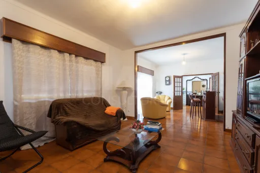 Moradia Térrea V3 com terreno urbano de 3780m2 no Alentejo