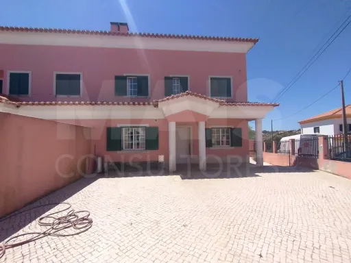 Moradia em Albarraque – A Oportunidade de Criar a Casa dos Seus Sonhos!