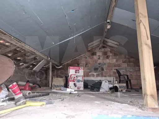 Oportunidade de Investimento em Vialonga – Moradia T2 para Remodelação