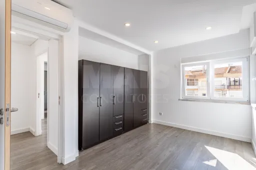 Apartamento T2 Remodelado em Sacavém