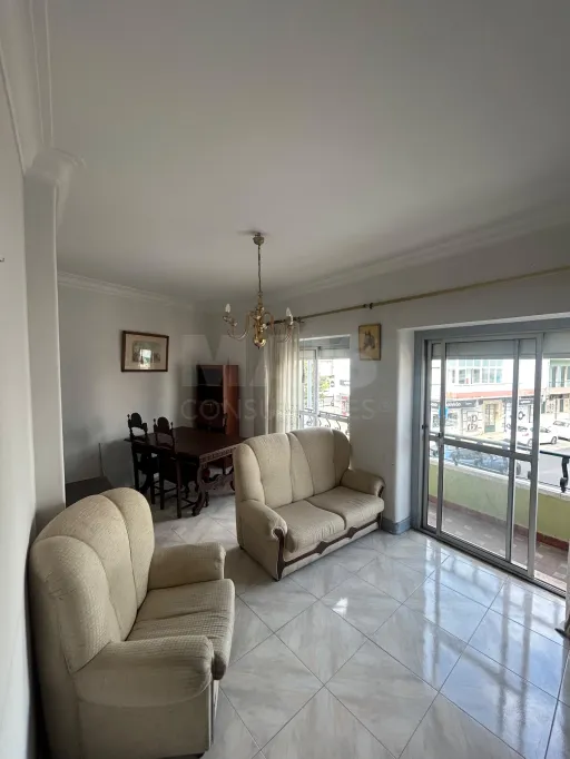 2 bedroom apartment in Odivelas - a few steps from the Metro
