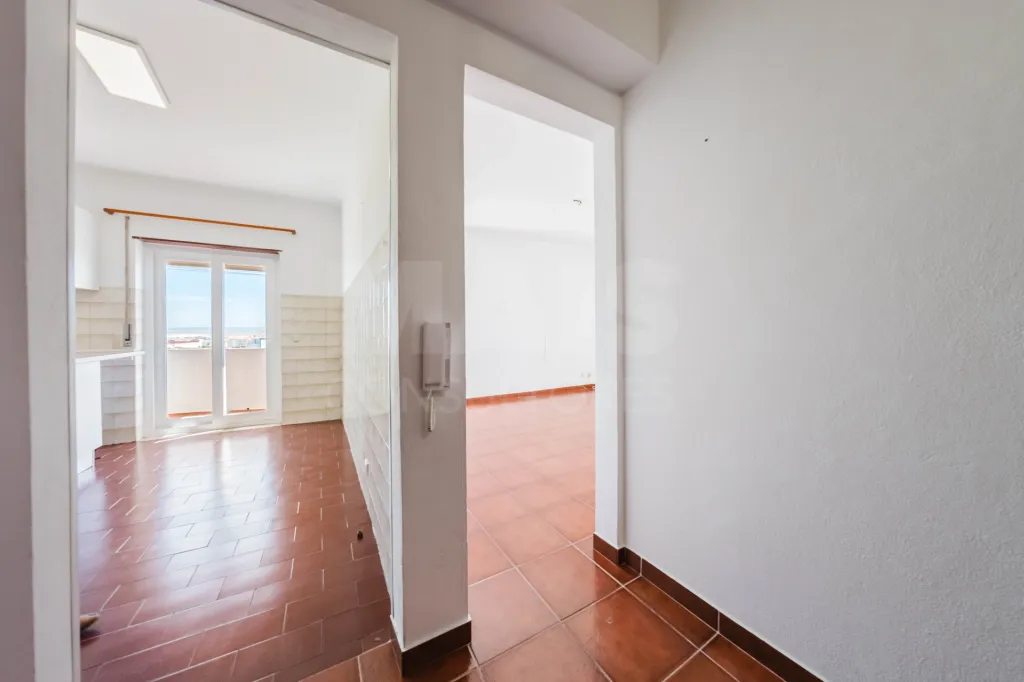 T2 Renovado com Varanda e Vista Mar em Peniche