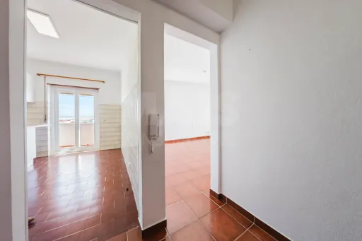 T2 Renovado com Varanda e Vista Mar em Peniche