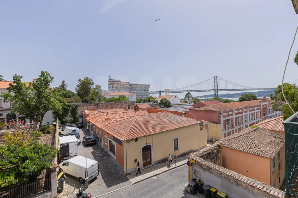 T6 com 130m2 Vista Rio à Rua da Junqueira - Belém