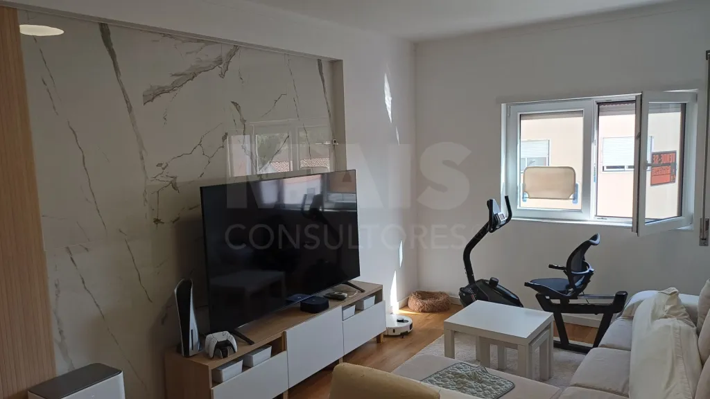 Apartamento T2 Remodelado no Centro do Cadaval