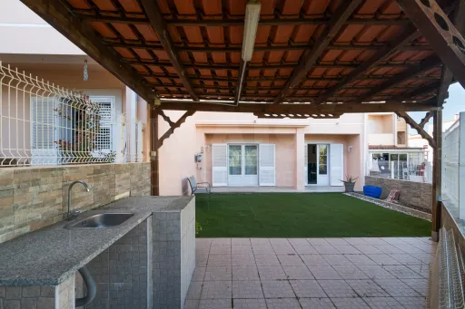 Andar de Moradia T4 com Terraço em Agualva-Cacém