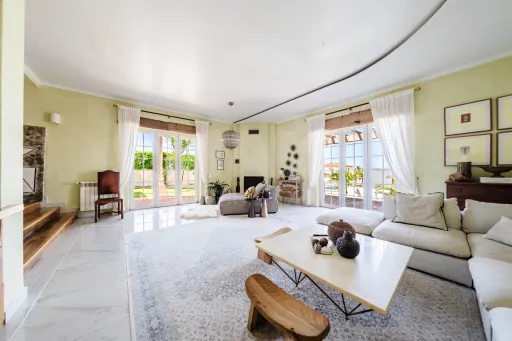 Moradia T5 em Lourinhã com Vista Mar, Piscina Aquecida e Jardim