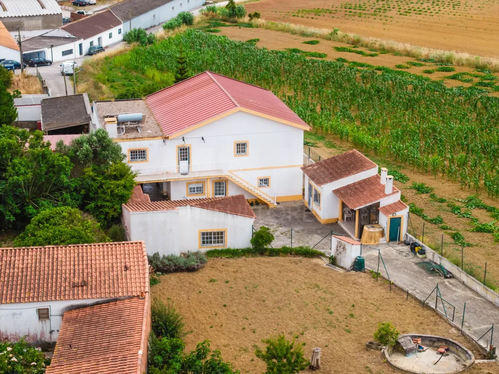 Moradia T5 com 2 Anexos em Terreno com mais de 1.400 m²