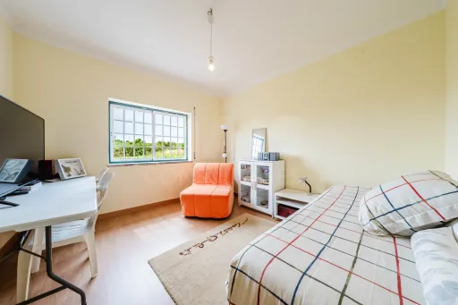 Moradia T5 com 2 Anexos em Terreno com mais de 1.400 m²