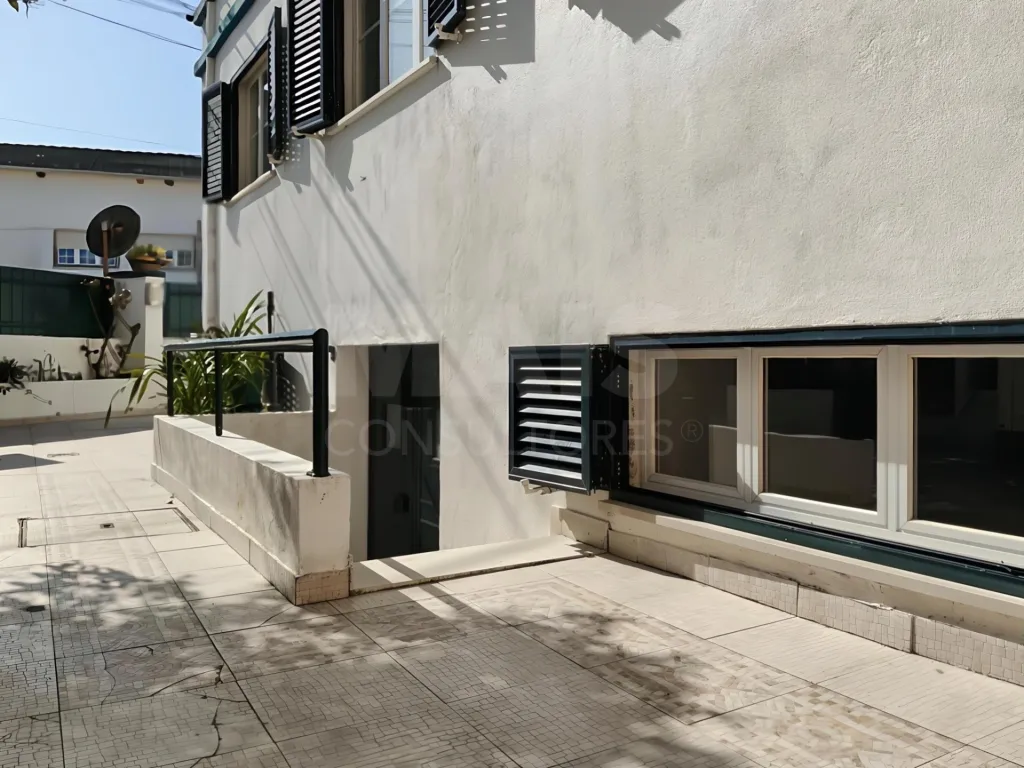 Moradia T4+2 c/ Churrasqueira, Logradouro & Parqueamento !