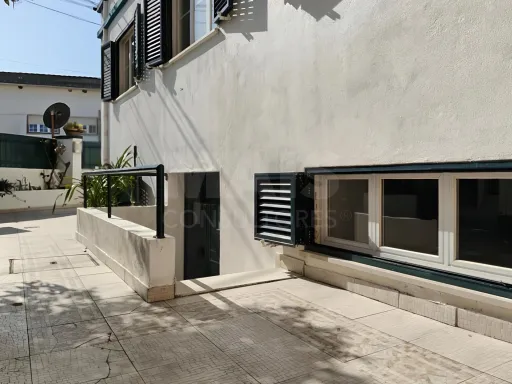 Moradia T4+2 c/ Churrasqueira, Logradouro & Parqueamento !