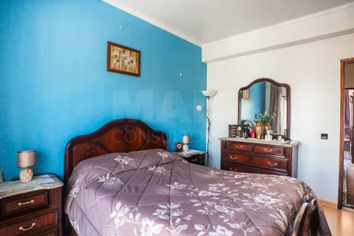 2-Bedroom Apartment in the Heart of Cadaval – Comfort, Location, and Potential!