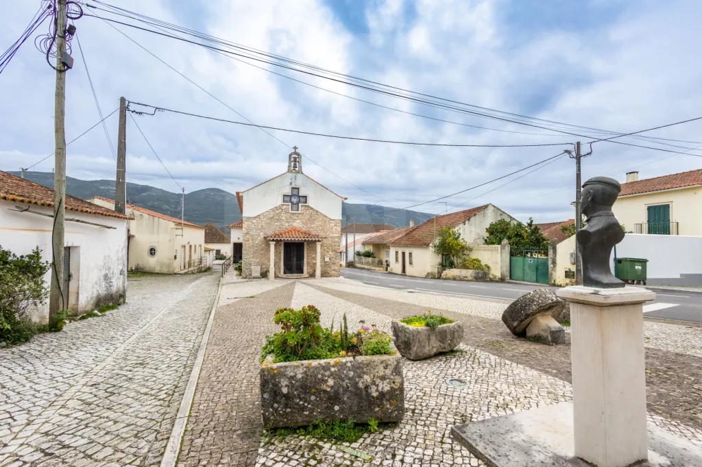 O Seu Refúgio Térreo T2 Remodelado: Conforto e Modernidade em Aljubarrota