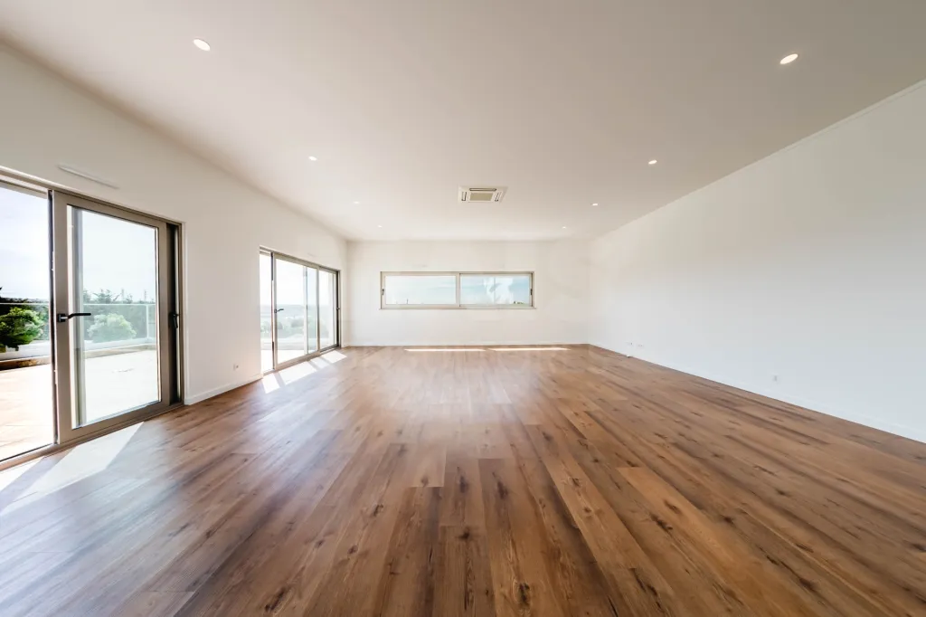 Moradia Contemporânea de Luxo com Vista Barragem, Piscina e 3.000m² Urbanos | Peniche