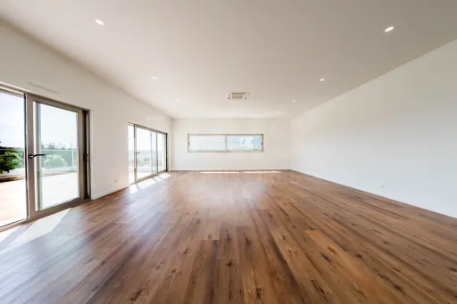 Moradia Contemporânea de Luxo com Vista Barragem, Piscina e 3.000m² Urbanos | Peniche