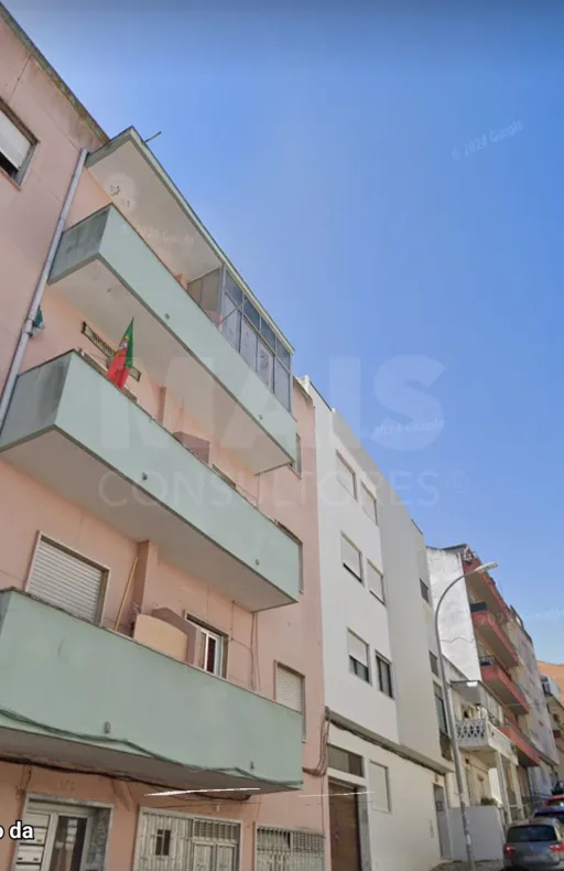 Prédio de 7 Apartamentos/Loja na Brandoa - Amadora