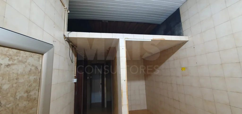 Um espaço. Diferentes caminhos. | 123 M² NO CENTRO DA BENEDITA