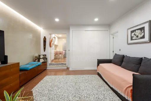 Andar de Moradia T2 Totalmente Remodelado a menos de 10 Minutos das Praias de Peniche