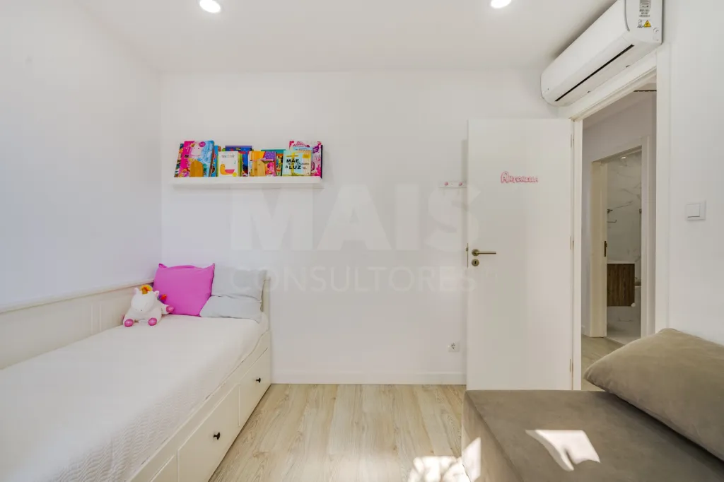 Moradia T2 Remodelada em Queluz