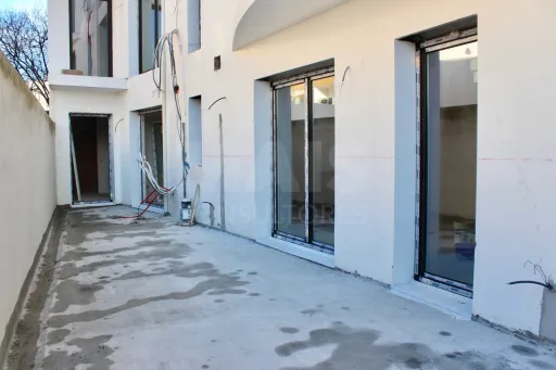 Apartamento T3 de luxo a estrear no centro da Lourinhã, com varanda murada ~32 m² e garagem