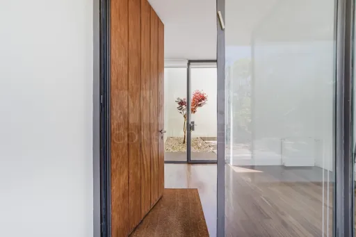 Moradia T4 com piscina inserida num lote com 1191m2