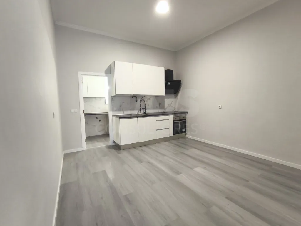 🏬Shop in Belas with 98,36m²