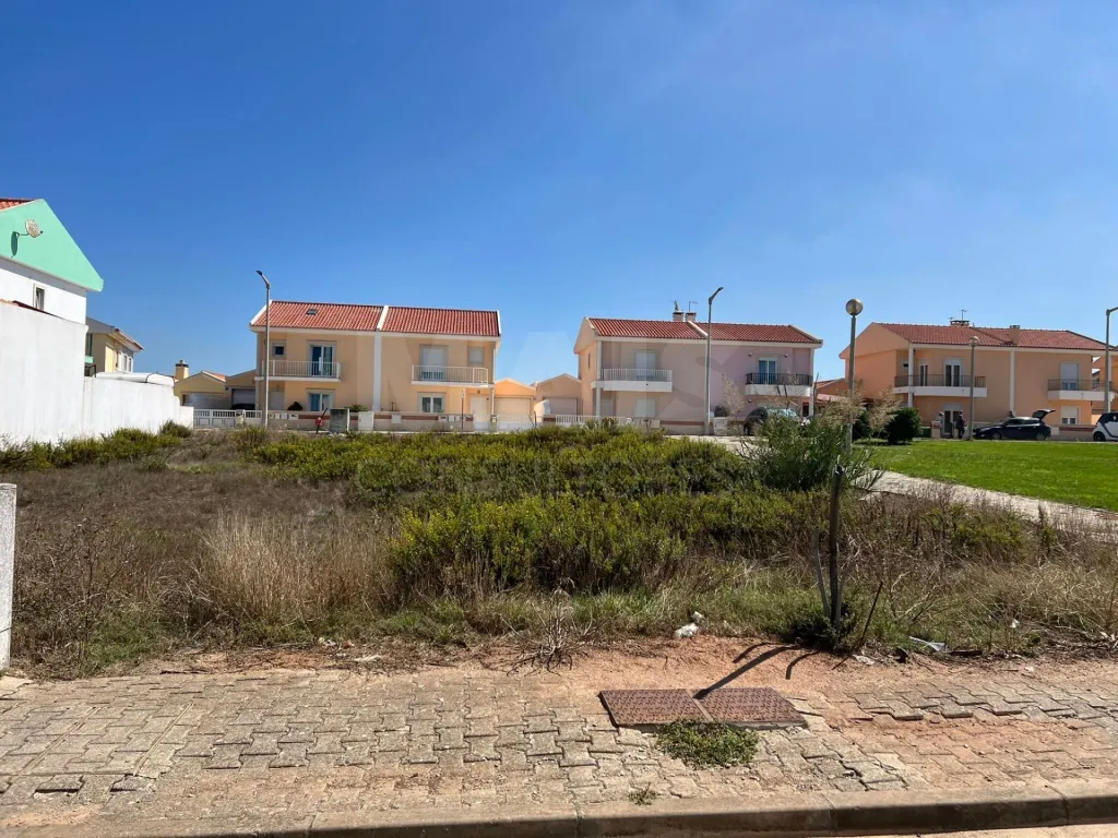 Lote de terreno para construção em Atouguia da Baleia