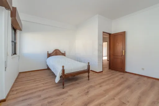 Oportunidade no Porto Alto, moradia T4+1 com 204m2 e logradouro.