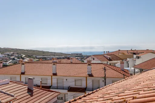 3 bedroom apartment in gated community 5 minutes from the beach
