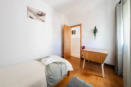 Apartamento T3+1 no Centro de Peniche com Terraço Privativo e Elevada Rentabilidade