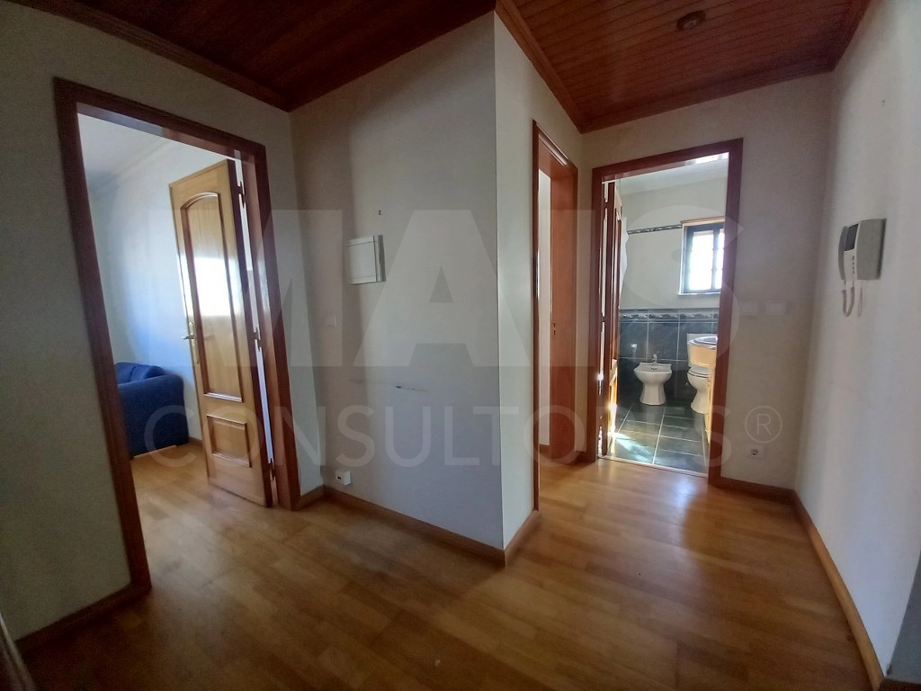 Moradia de 5 Assoalhadas em Ribamar C/ lote de 300m2 e Sótão amplo