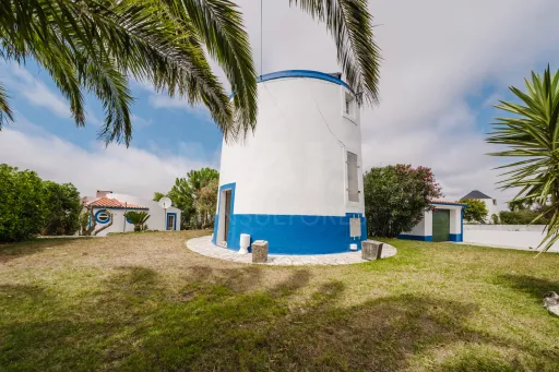 Moinho histórico de 1876 com vistas panorâmicas de 360° sobre o Atlântico, a Lagoa de Óbidos e a paisagem verde do Oeste