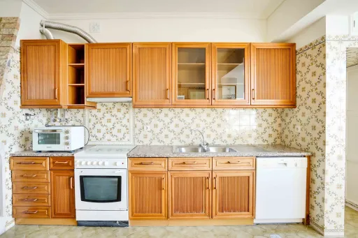 T5 Junto ao metro do Lumiar com garagem e varandas